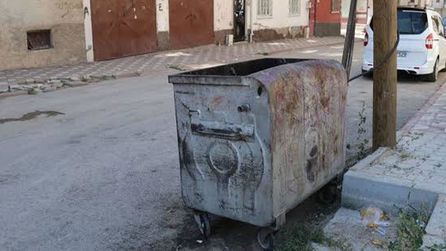 Sakarya'da babası 11 aylık bebeğini çöp kenarına bıraktı