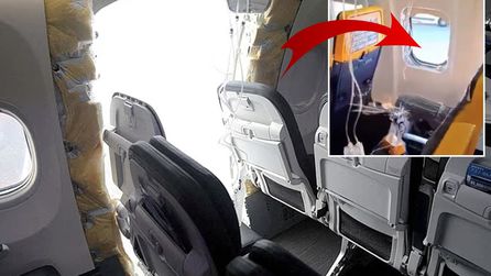Yolcu uçağında cam patladı, panik anları yaşandı