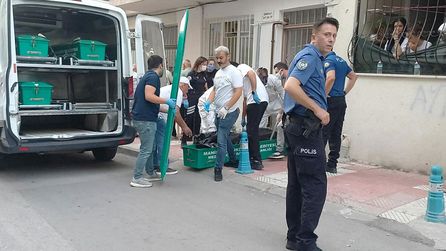Manisa'da kardeşinin cesediyle aynı evde kalan kadın gözaltına alındı