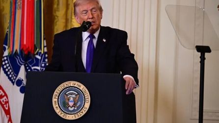 Dünya bu olayı konuşuyor! Beyaz Saray'da Trump'ı utandıran skandal
