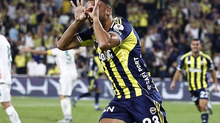 Cenk Tosun, Fatih Karagümrük ile sözleşme imzaladı