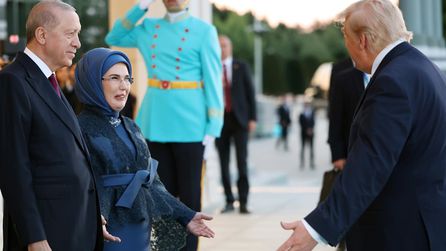Trump Beştepe'de karşılandı, kapıda sohbetler gerçekleşti