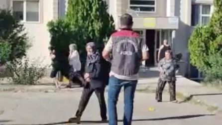 Edirne'de Emekli Polis Komşusuna Ateş Açtı, Üç Kişi Yaralandı