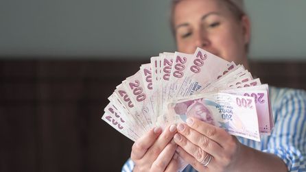 Emekli maaşlarına yapılacak zam oranları ve ödeme takvimi belirlendi