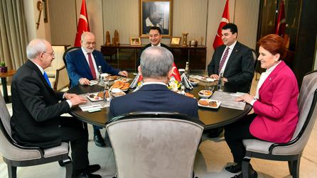 Ahmet Davutoğlu siyasetten ayrılma kararı aldı iddiaları gündemde