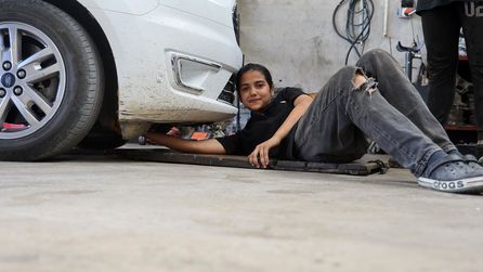 15 Yaşındaki Nehir Habiboğlu Oto Tamircisi Oluyor