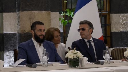 Macron'un Şam ziyareti sırasında gözlükleri dikkat çekti