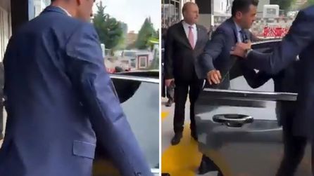 Binali Yıldırım'ın programında ilginç kapı açma olayı yaşandı