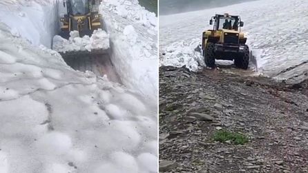 Kars'ta Yaz Ortasında Kar Temizleme Çalışmaları Devam Ediyor