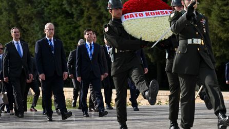 NATO heyeti Anıtkabir'de Atatürk'ü ziyaret etti