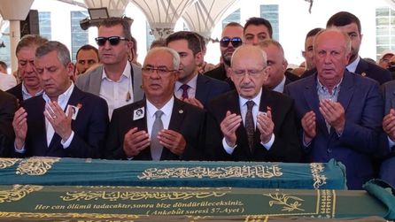 Olcay Baykal'ın cenazesinde Kılıçdaroğlu ve İnce'nin yan yana durması dikkat çekti