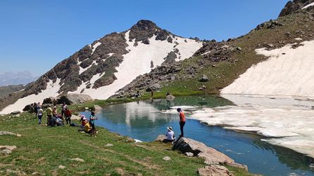 Hakkari'ye doğa gezisi için 20 kişi yol aldı
