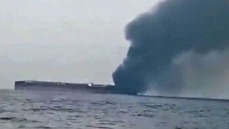 Hürmüz Boğazı'nda gerilim yeniden tırmandı! İki tanker alevlere teslim
