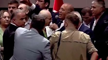 Kılıçdaroğlu yeni üyelere rozet taktı, Tekin'den sert açıklamalar geldi