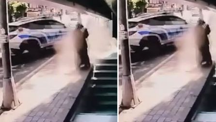 Fatih'te polis aracı motosiklete çarptı, 3 yaralı