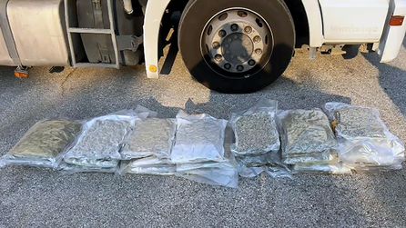 Adana'da uyuşturucu taşıyan tır durduruldu, iki şahıs gözaltına alındı