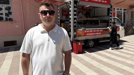 Kerem Soran boşanmasını lokma dağıtarak kutladı