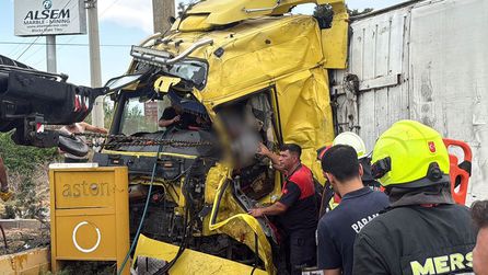 Mersin Tarsus'ta TIR çarpışması: 2 ölü, 1 yaralı