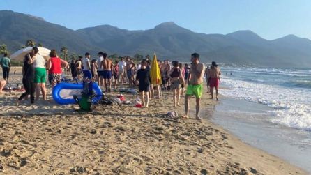 Kuşadası'nda kuvvetli rüzgar denizde boğulma vakalarına yol açtı