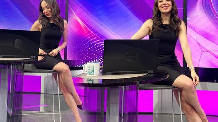 Melike Çelik havuzda bikinili videosunu paylaştı