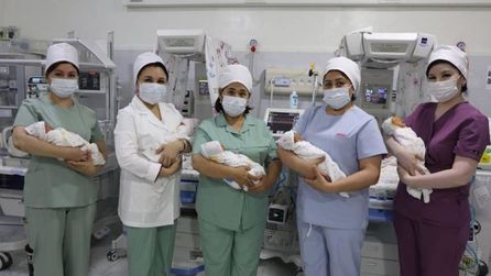 Özbekistan'da beşiz doğum: Anne ve bebekler sağlıkta