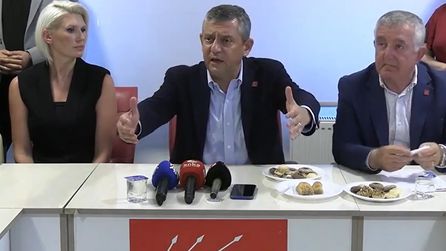 Özgür Özel Bilecik'te vatandaşla sohbet etti ve yanıt verdi