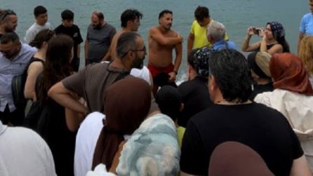 Denizde kaybolduğu düşünülen kişi, yüzerek bulundu