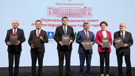 Ahmet Davutoğlu'nun siyaseti bırakması sonrası eski dostları sessiz kaldı