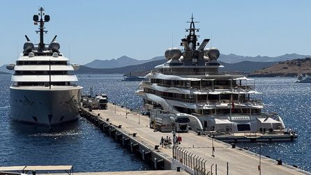 Bodrum'da iki lüks yat yakıt ikmali gerçekleştirdi