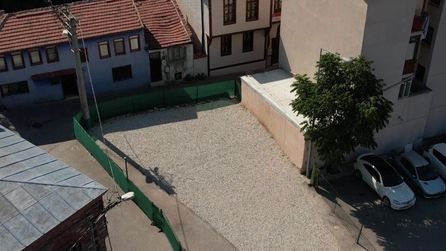 Bursa'daki tarihi mezarın üzeri çakıl taşlarıyla kapatıldı iddiası