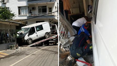 Kadirli'de minibüs kazası kıraathanede can aldı