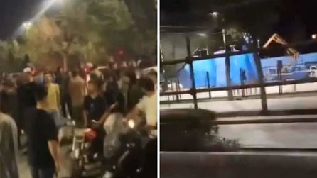 İran'da İki Polis Katili Kamusal Alanda İdam Edildi