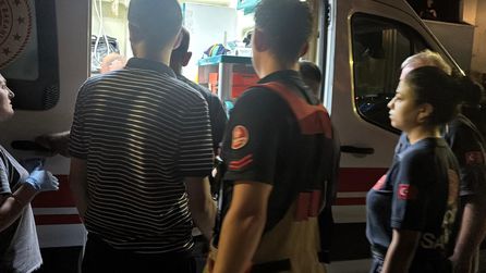 Edirne'de çatıya çıkan kişi polis tarafından ikna edilerek indirildi