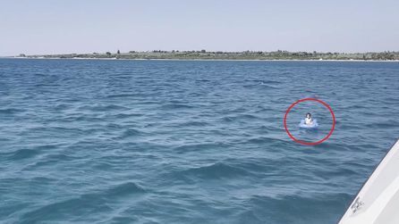 Didim açıklarında sürüklenen çocuk Sahil Güvenlik tarafından kurtarıldı