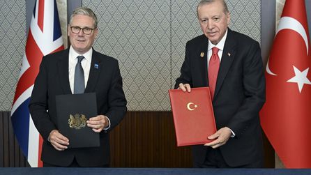 Türkiye ve İngiltere arasında savunma işbirliği belgesi imzalandı