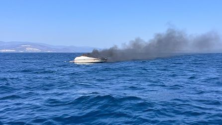 Didim açıklarında teknede yangın, iki kişi denize atladı