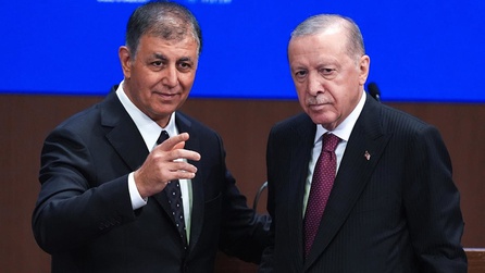 Cemil Tugay AK Parti'ye katıldı; Erdoğan rozetini taktı