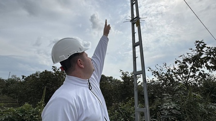 Burak Çolak elektrik direkleriyle ilgili uzmanlık geliştirdi
