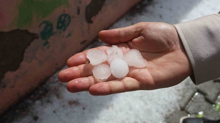 Hatay'da Ceviz Büyüklüğünde Dolu Yağışı, 30 Ev Zarar Gördü