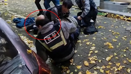 Güney Kore'de polis müdahalesi sırasında ilginç anlar yaşandı