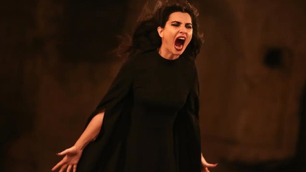 Tuba Büyüküstün korku filmi galasında dikkat çeken açıklamalar yaptı