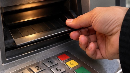 ATM hatasıyla 4 ayda 1.6 milyon dolar kazandı
