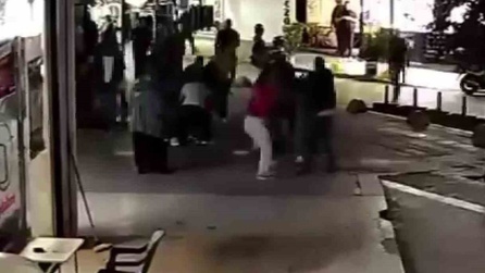 Gölcük'te Cadde Ortasında Kadın ve Kızı Darbedildi