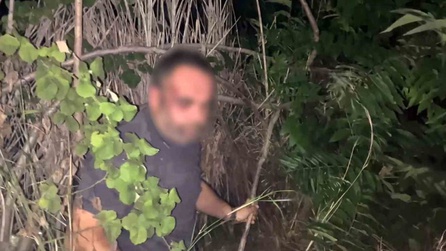Bursa'da lüks otomobilin sürücüsü çalılıkta uyurken bulundu