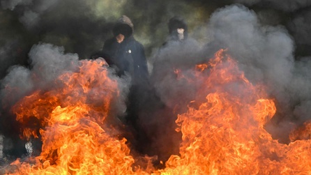 Fransa'da öğrenci protestoları devam ediyor, 24 okul tahrip oldu