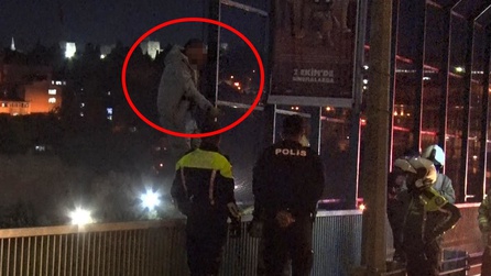 Haliç Köprüsü'nde intihar girişimi, polis müzakeresiyle sonlandırıldı