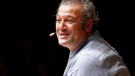 Levent Üzümcü İzBBŞT Genel Sanat Yönetmenliği görevinden ayrıldı