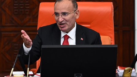 Bekir Bozdağ sağlık sorunları nedeniyle TBMM Başkanvekilliğinden istifa etti