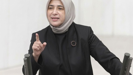 Özlem Zengin fon krizi hakkında açıklama yaptı