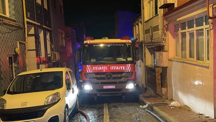 Fatih'te yangın çıktı, bir kişi hayatını kaybetti
